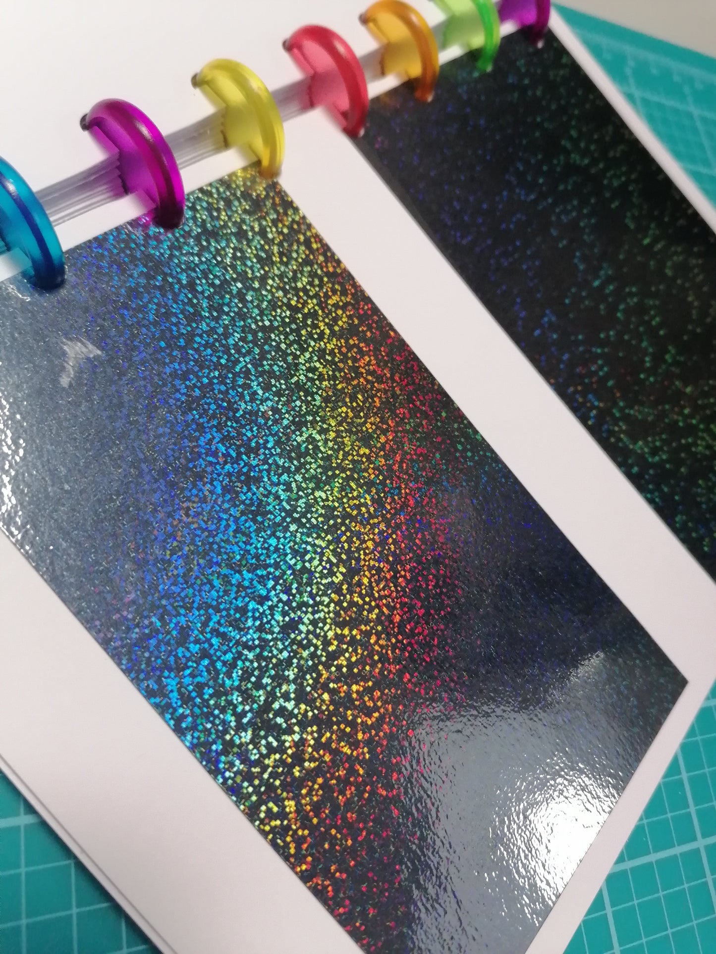 Laminante Holográfico Pixeles 32cms ancho (2.4 Micras)