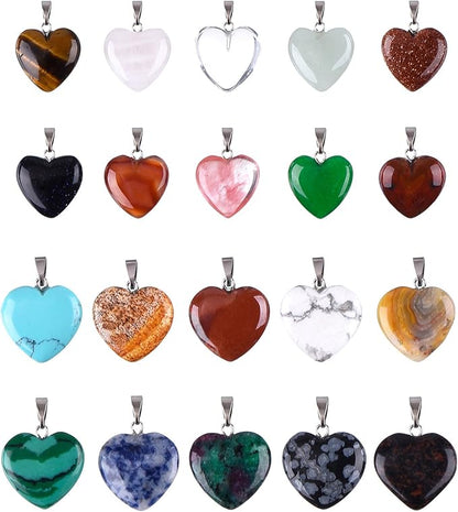 Piedra en forma de corazón Cuarzo. Incluye collar negro.