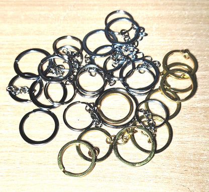 Lote 40 llaveros metálicos surtidos