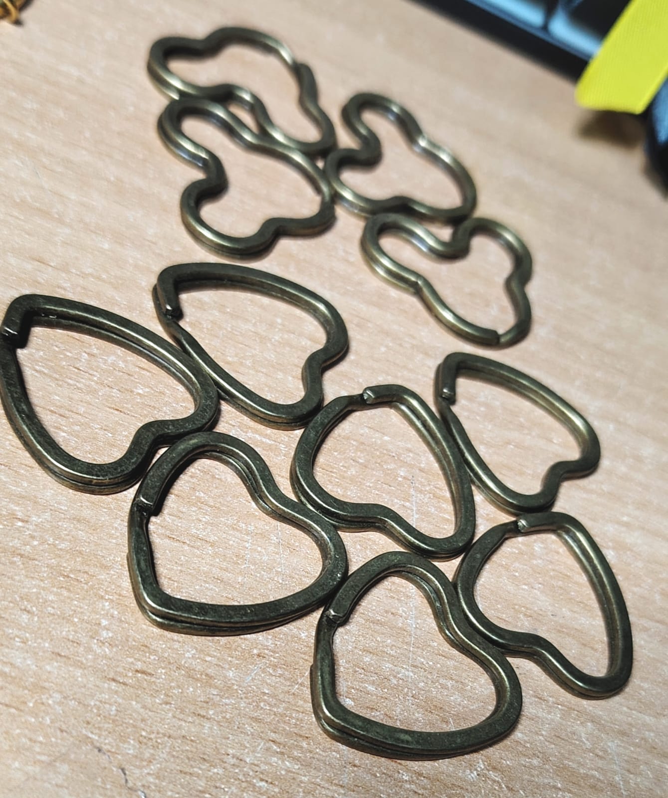 Lote 40 llaveros metálicos surtidos