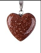Piedra en forma de corazón Cuarzo. Incluye collar negro.