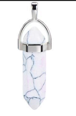 Piedra en forma de bala Cuarzo. Incluye collar negro.