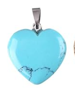 Piedra en forma de corazón Cuarzo. Incluye collar negro.